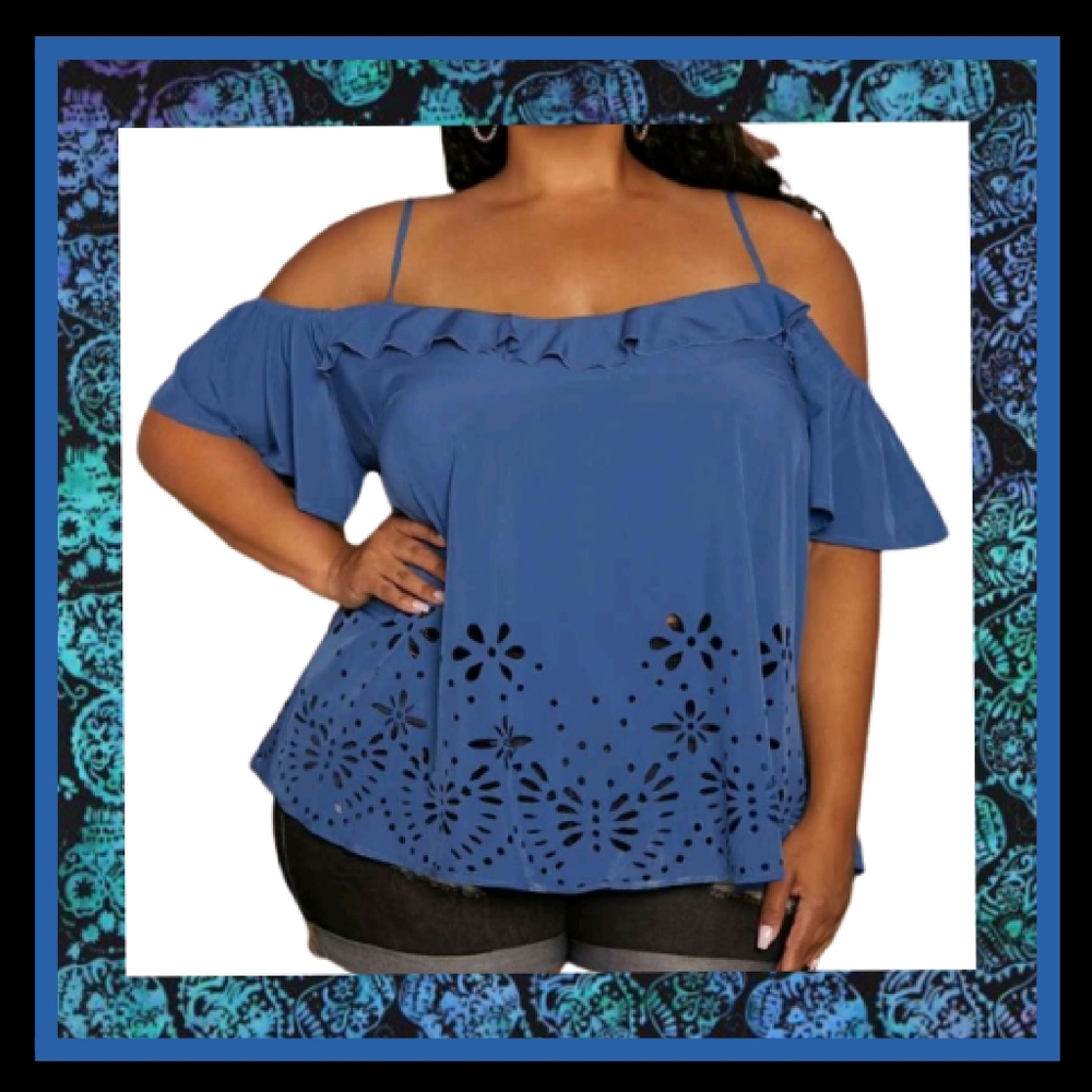 PRETTY ☆ ROBIN EGG BLUE ☆ LAZER CUT ☆ COLD-SHOULDER TOP ☆ 6x ☆ NWT